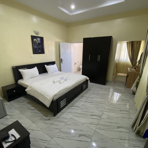 Deluxe Suite Room - Image 3