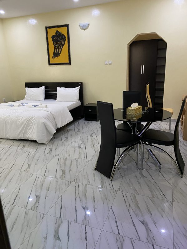 Royal Room - Image 11