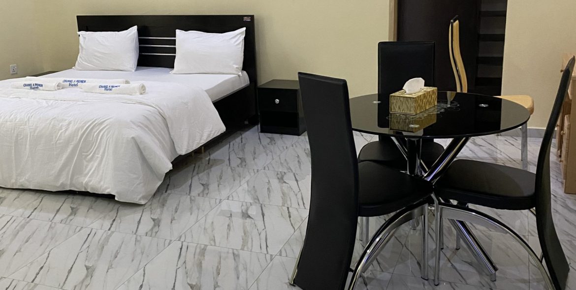 Royal Room - Image 8