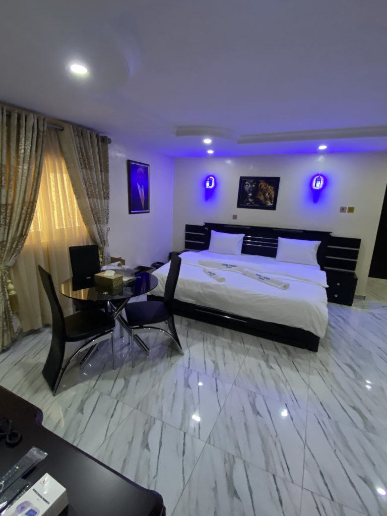 C8_Royal-Room_2-768×1024