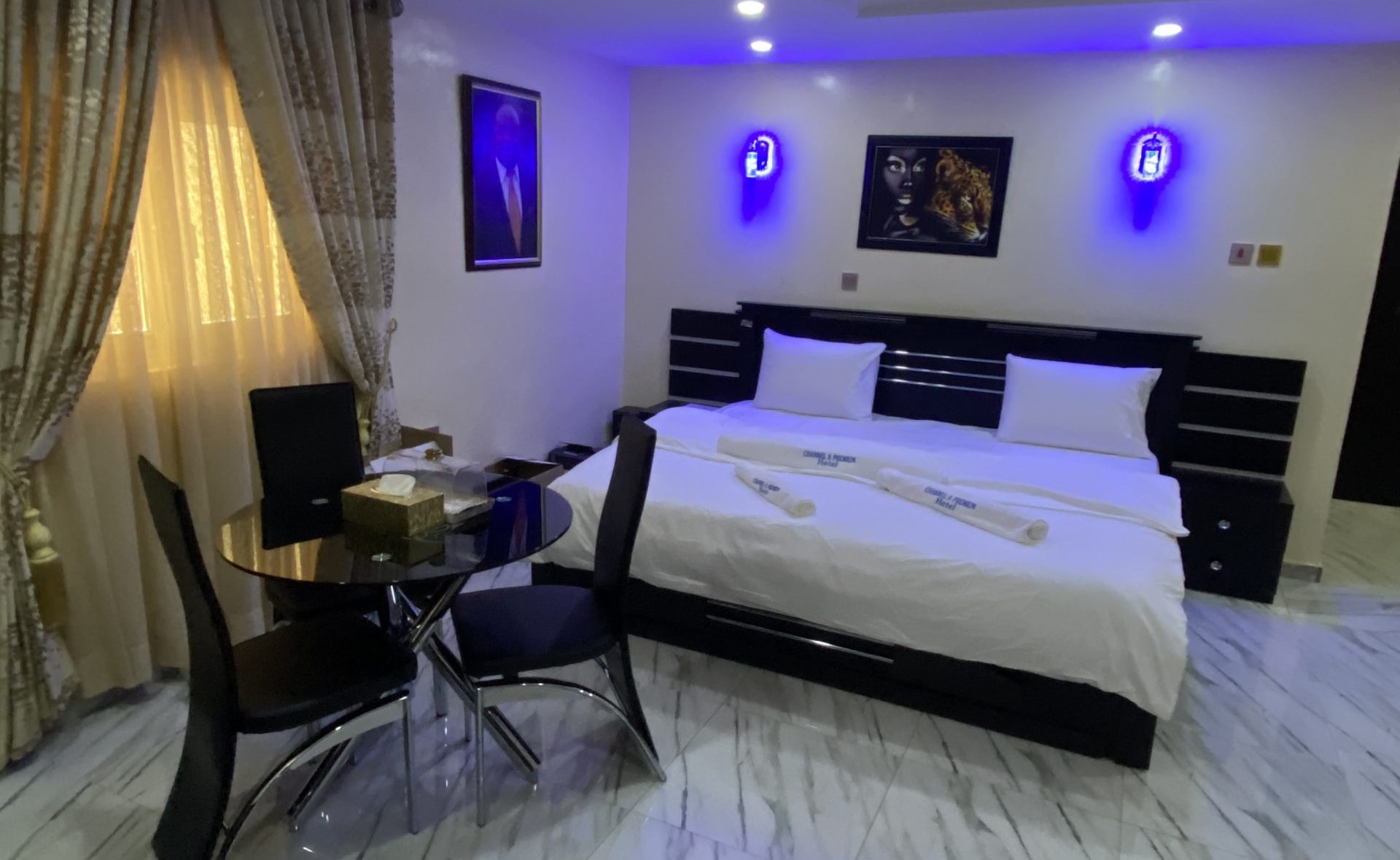 Royal Room - Image 2