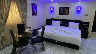 Royal Room - Image 9